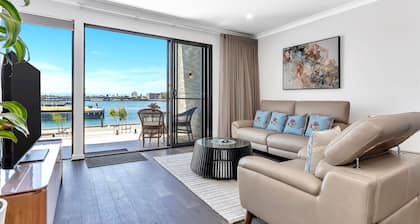 Harbourside Haven | Panoramic Views, Wi-Fi, Luxury