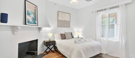 Iron/ironing board, Internet, bed sheets