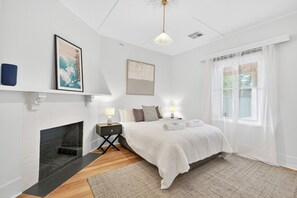 Iron/ironing board, Internet, bed sheets - The Wharf House Goolwa (Alexandrina Council)
