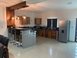 Micro-ondes, four, plaque de cuisson