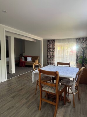 Dining - Cozy 2-Bedroom House Rental in Whangārei, New Zealand (Whangārei)