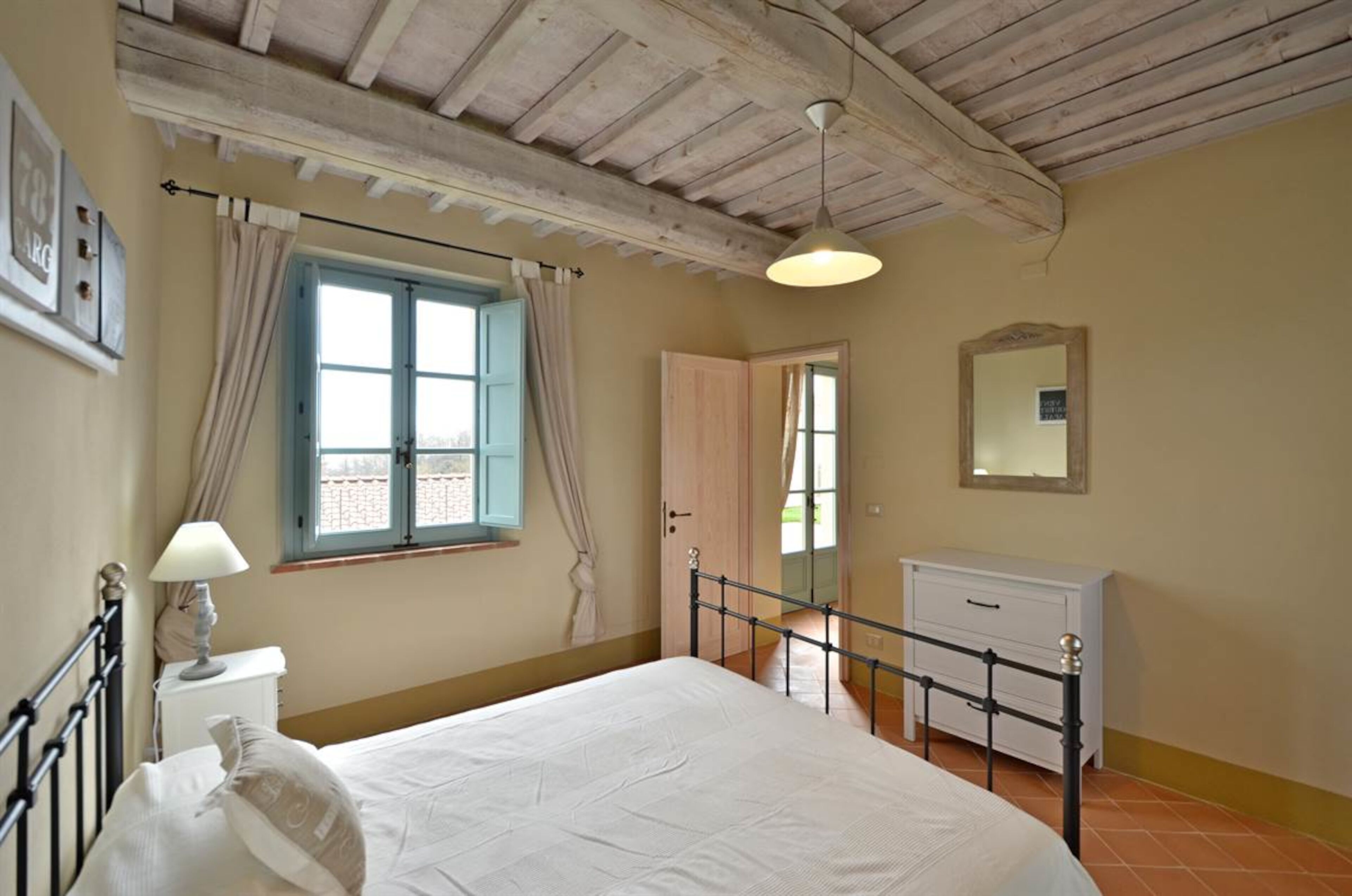 2 多间卧室、熨斗/熨衣板、上网接入