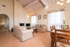 Living area - Quercia Apartment - Cignella Resort Tuscany (Trequanda)
