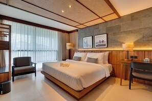 Villa, balkon, uitzicht op zwembad | Een kluis op de kamer, gratis wifi, beddengoed