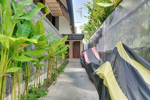 Villa, Balcony, Pool View | Property grounds - Villa Pasisi 11 - Canggu (Canggu)