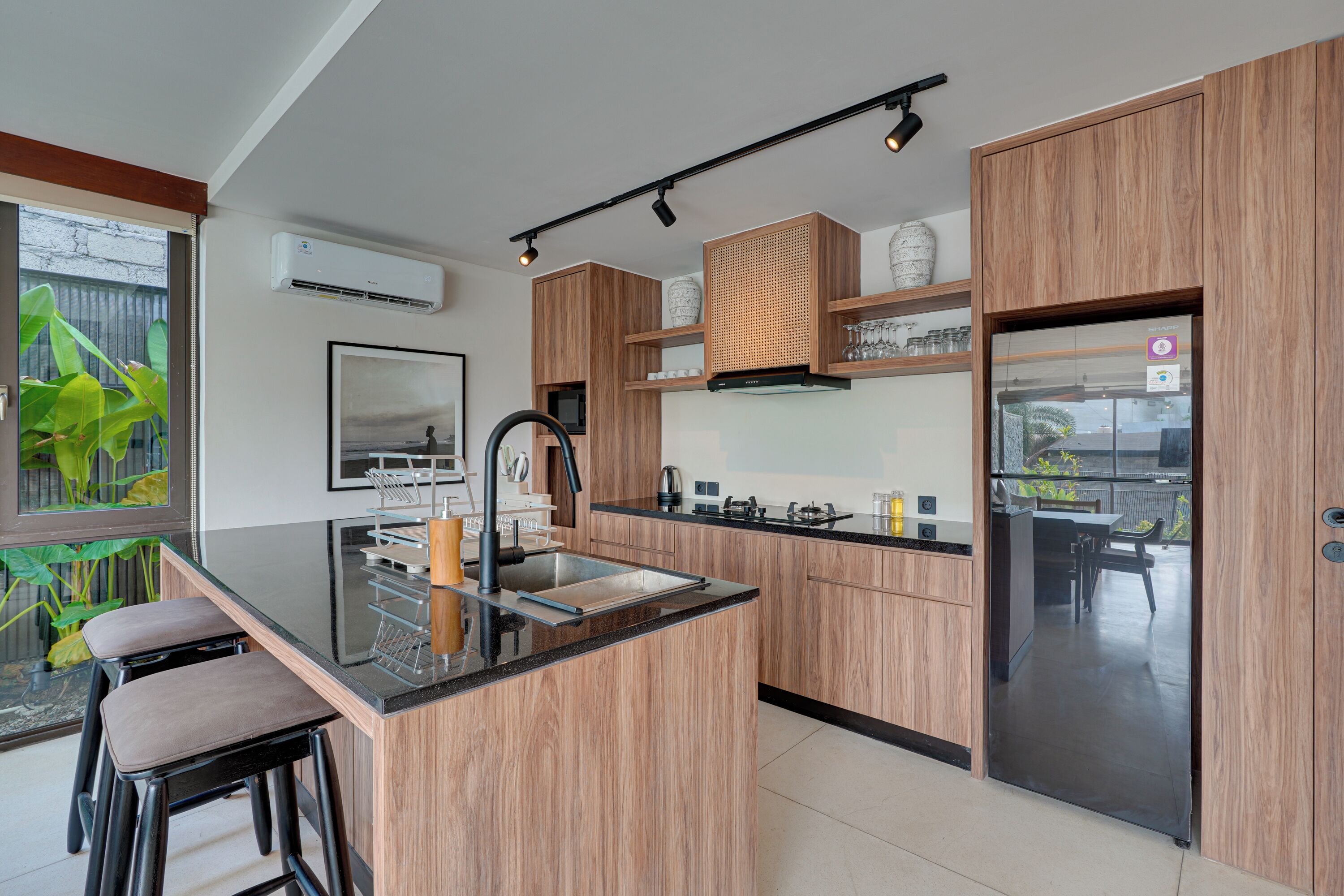 Villa, balkon, uitzicht op zwembad | Privékeuken | Een waterkoker