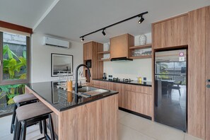 Villa, Balcony, Pool View | Private kitchen | Electric kettle - Villa Pasisi 11 - Canggu (Canggu)