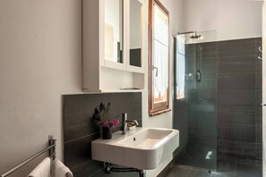 Free toiletries, hair dryer