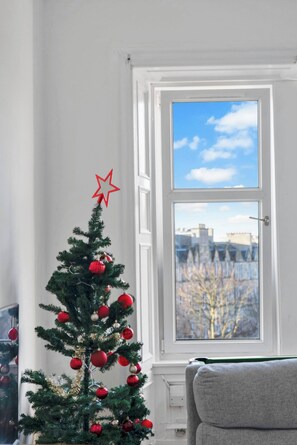 Interior - Bright 2 Bedroom Flat on Leith Walk (Edinburgh)