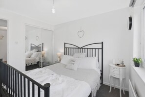 2 Schlafzimmer, Bügeleisen/Bügelbrett, Internetzugang, Bettwäsche