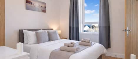 2 chambres, fer et planche à repasser, accès Internet, draps fournis