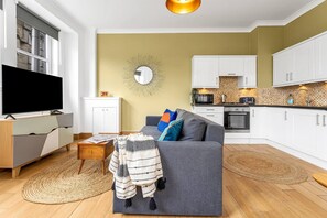 TV - Edinburgh CITY Centre 2BR Apartment (Edinburgh)