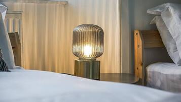 Iron/ironing board, Internet, bed sheets, wheelchair access