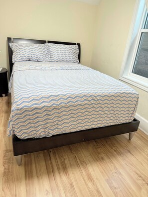 1 bedroom, iron/ironing board, Internet, bed sheets - Cozy Duplex 2nd floor suite (Winnipeg)