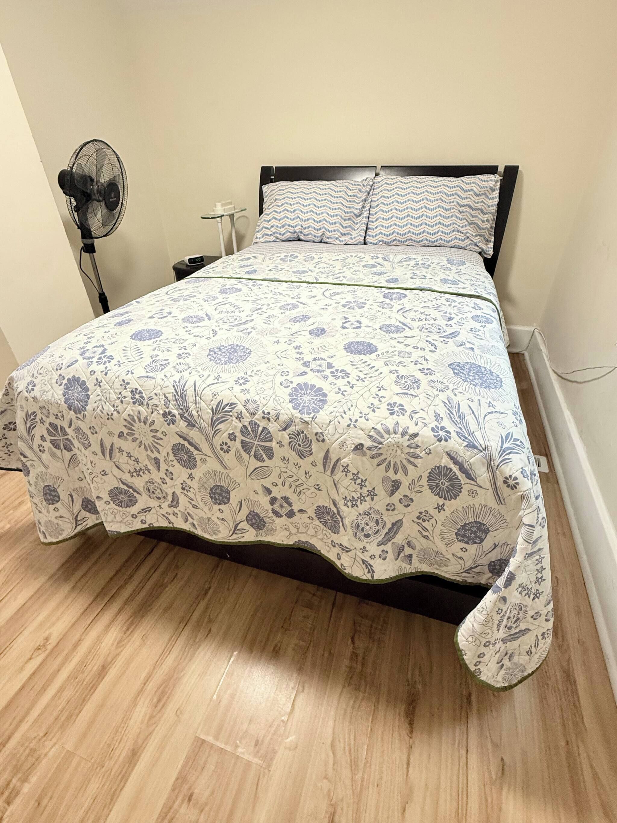 1 chambre, fer et planche à repasser, accès Internet, draps fournis