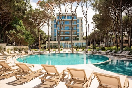 Outdoor pool. Skanderbeg Resort