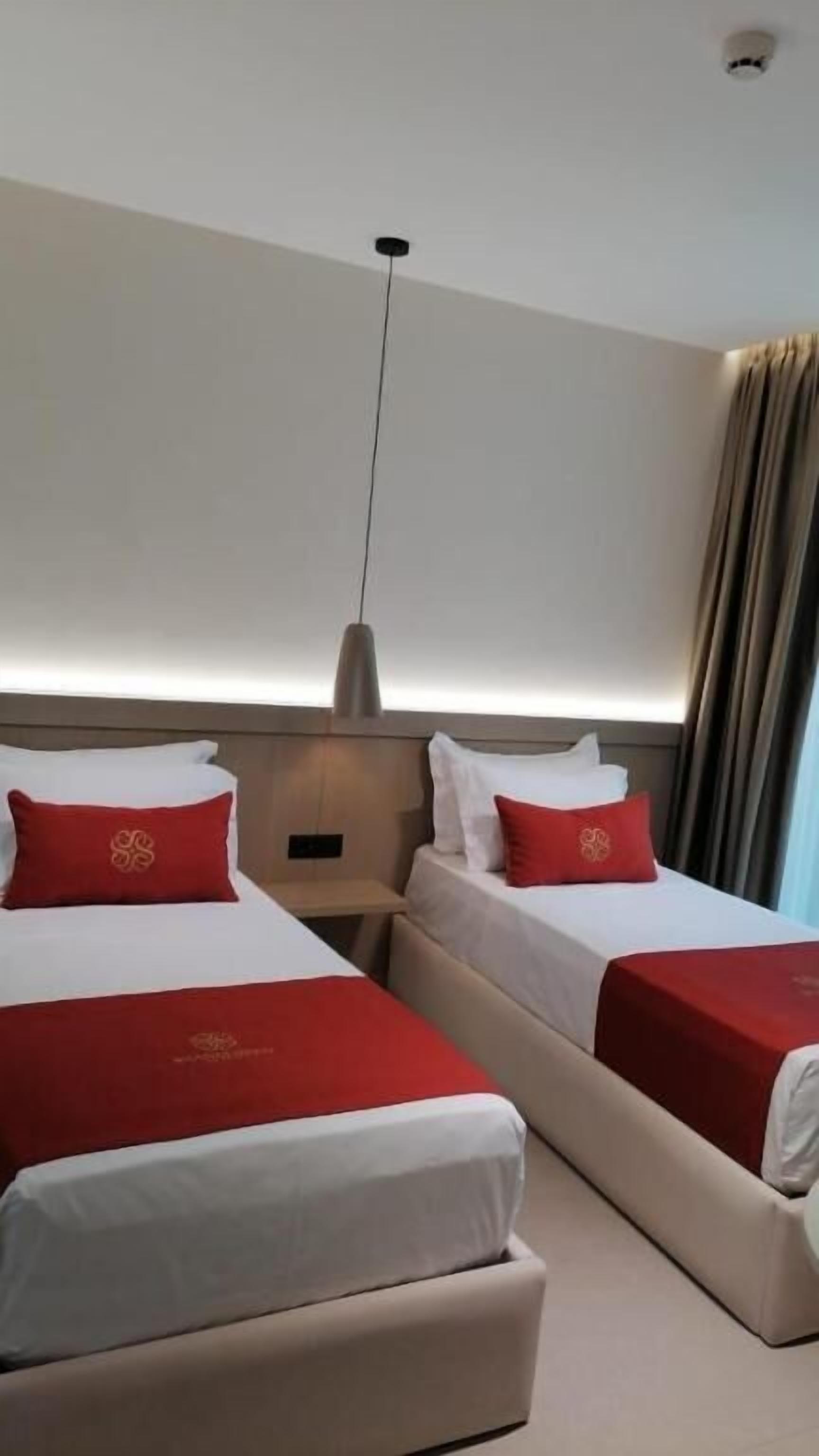 Family Room, Garden View | Desk, iron/ironing board, free WiFi