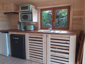 Fridge, microwave, oven, stovetop - Charming Holiday Home in Journiac with Pool Access (Journiac)