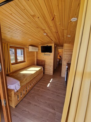 2 bedrooms, bed sheets - Charming Holiday Home in Journiac with Pool Access (Journiac)