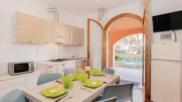 Fridge, microwave, coffee/tea maker, cookware/dishes/utensils