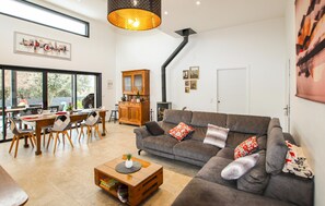 Smart TV, fireplace - Nice home in Montboucher sur Jabron (Montboucher sur Jabron)