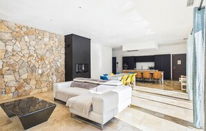 TV - VILLA PROVENÇALE AVEC PISCINE (Montauroux)