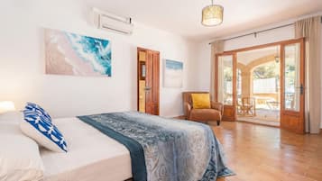 6 bedrooms, in-room safe, iron/ironing board, free WiFi