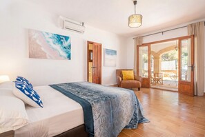 6 bedrooms, in-room safe, iron/ironing board, free WiFi - House in Alcudia Bell Lloc with pool near the sea (Alcúdia)