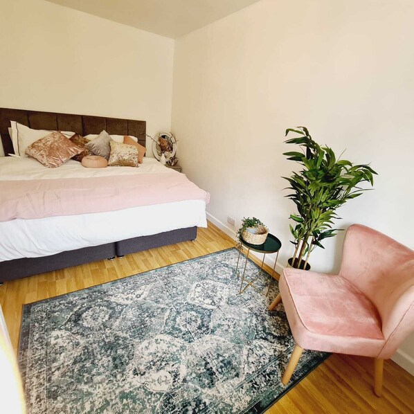 3 bedrooms, iron/ironing board, free WiFi, bed sheets