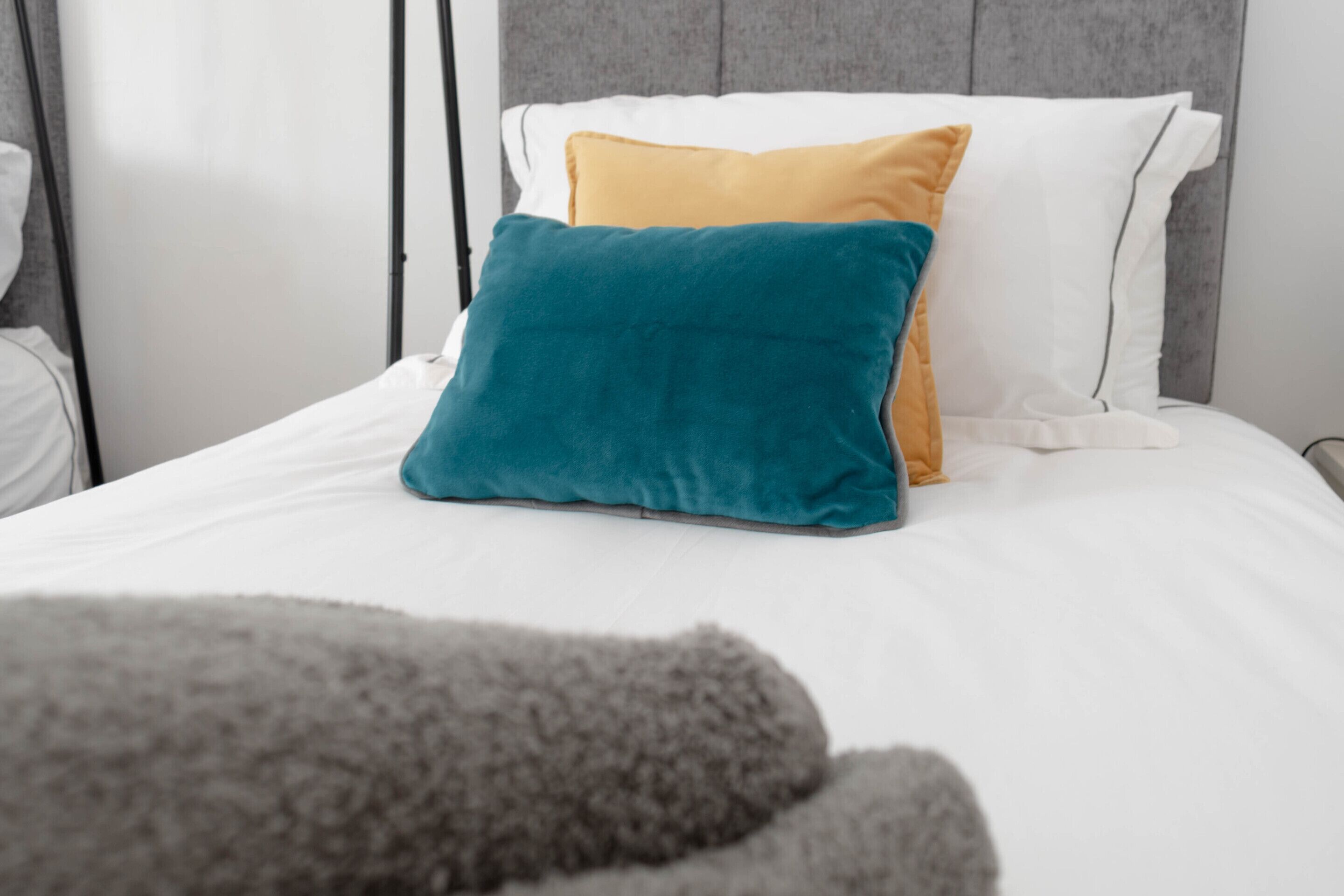 Tabla de planchar con plancha, Internet, ropa de cama