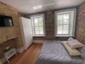 2 bedrooms, iron/ironing board, WiFi, bed sheets - 2 Bedroom House In Pyrmont (Pyrmont)