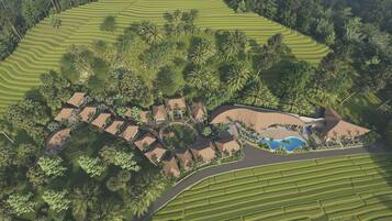 Desk, laptop workspace, free WiFi