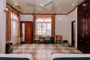 Luxury Room, Balcony, City View | Laptop workspace, blackout curtains, soundproofing, iron/ironing board - VANG ANH HOTEL BAC NINH (Bac Ninh)