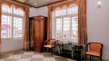 Luxury Room, Balcony, City View | Interior