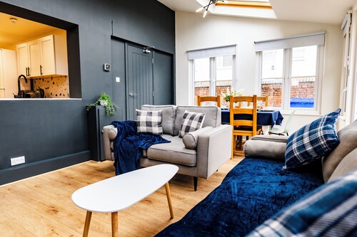 Gloucester Kingsholm 6 Bedrooms