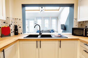 Private kitchen - Gloucester Kingsholm 6 Bedrooms (Gloucester)