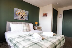 Iron/ironing board, free WiFi - Gloucester Kingsholm 6 Bedrooms (Gloucester)