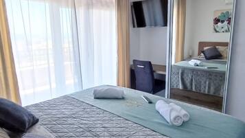 Apartment (Three Bedroom Apartment with Balcony )