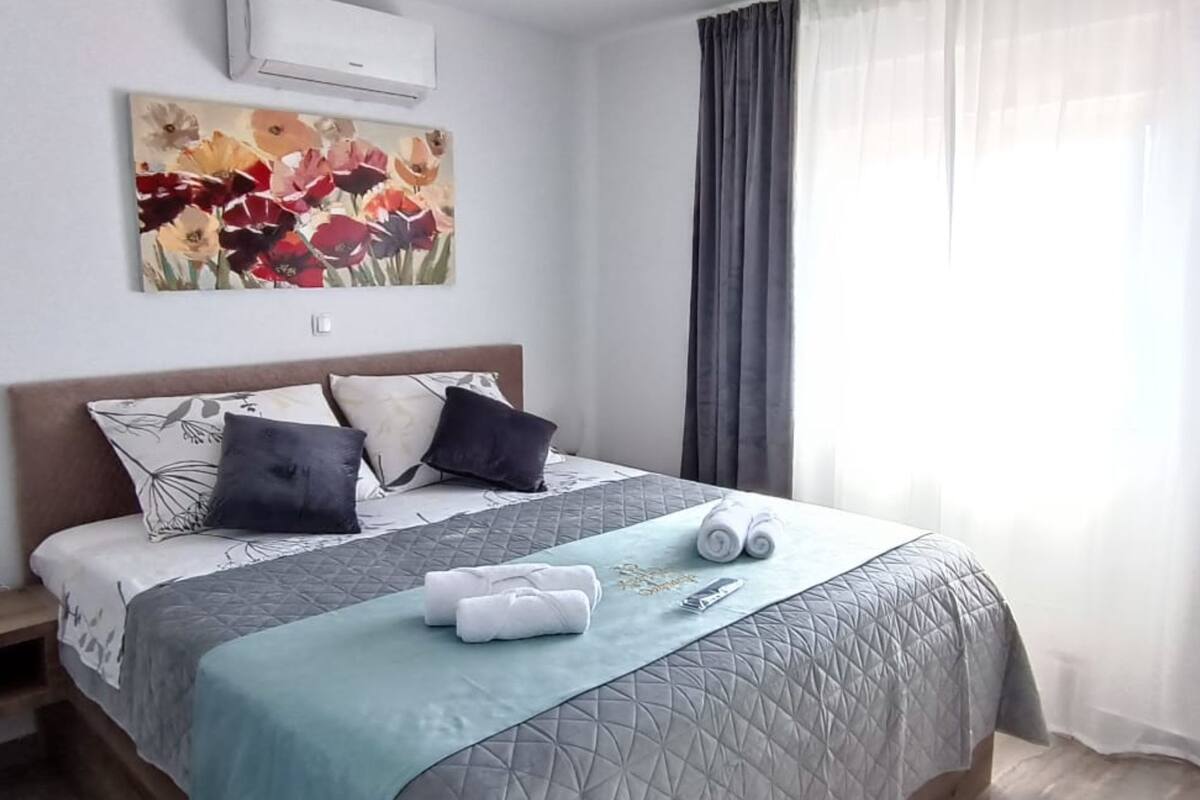 Apartamento (Three Bedroom Apartment with Balcony )