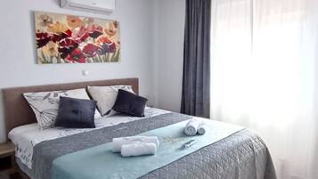 Apartamento (Three Bedroom Apartment with Balcony )