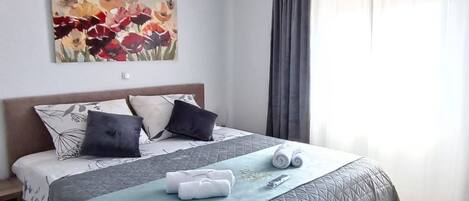 Apartment (Three Bedroom Apartment with Balcony )