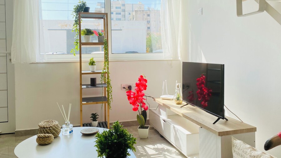 Pink Flamingo 1-BR Apartment in Larnaca