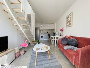 Apartment, 1 Double Bed, City View | Living room