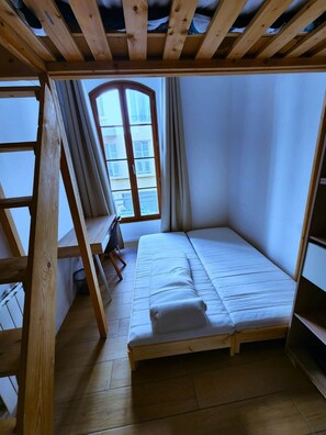 4 chambres, fer et planche à repasser, Wi-Fi