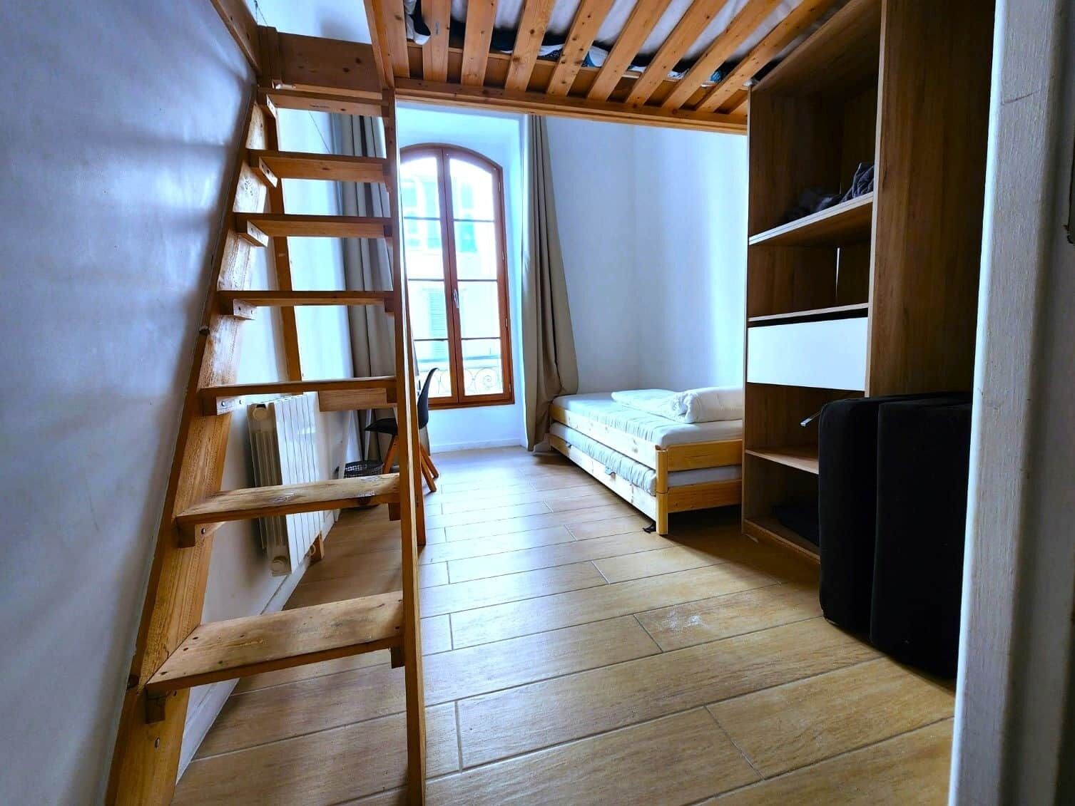 Iron/ironing board, WiFi