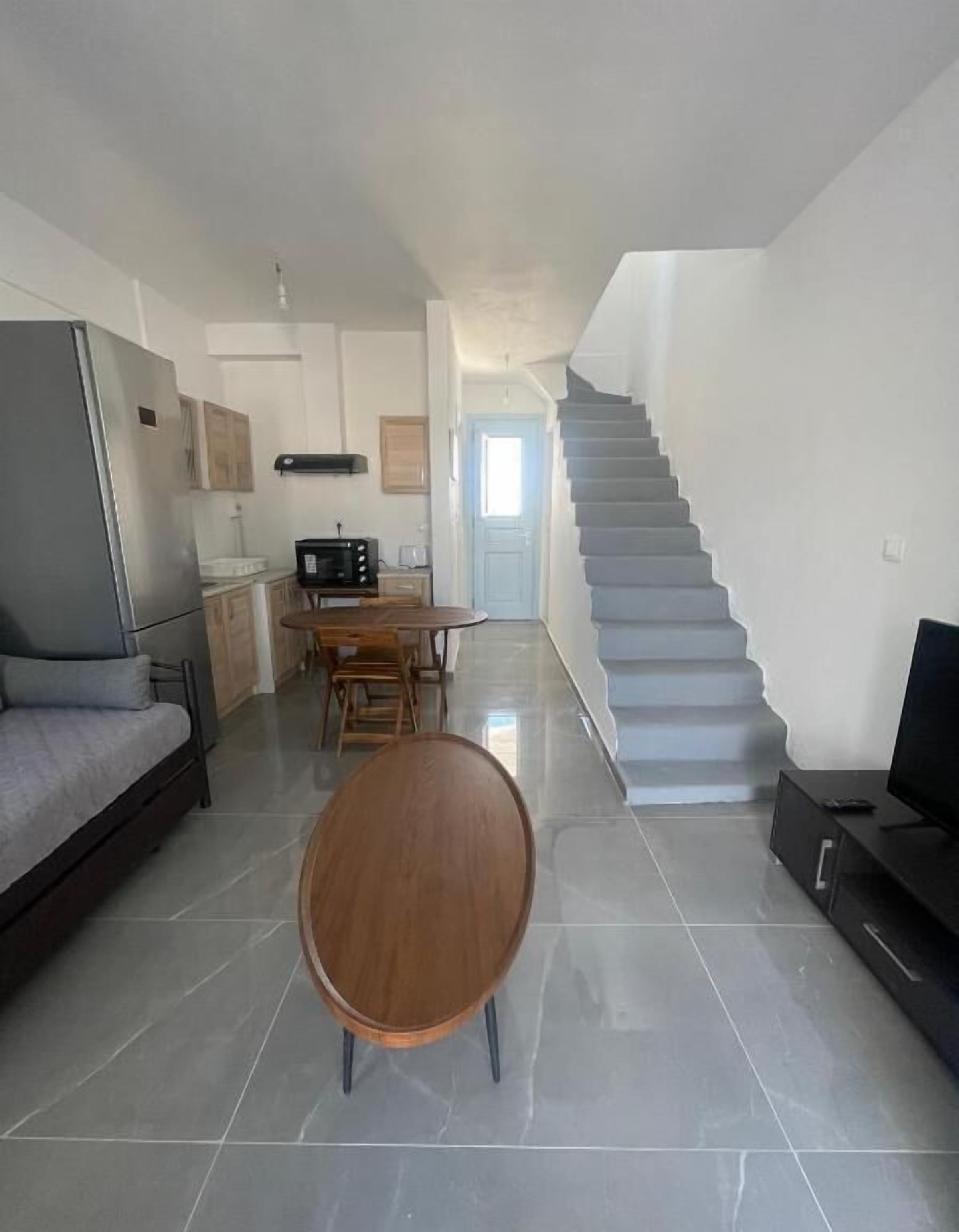 Deluxe Apartment, Balcony, Partial Sea View | Living area