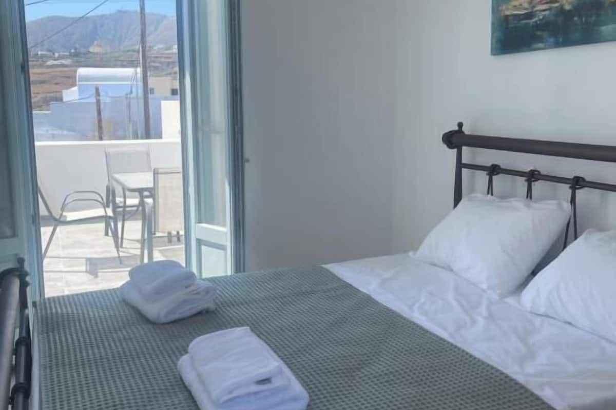 Deluxe Apartment, Balcony, Partial Sea View | In-room safe, soundproofing, iron/ironing board, free WiFi