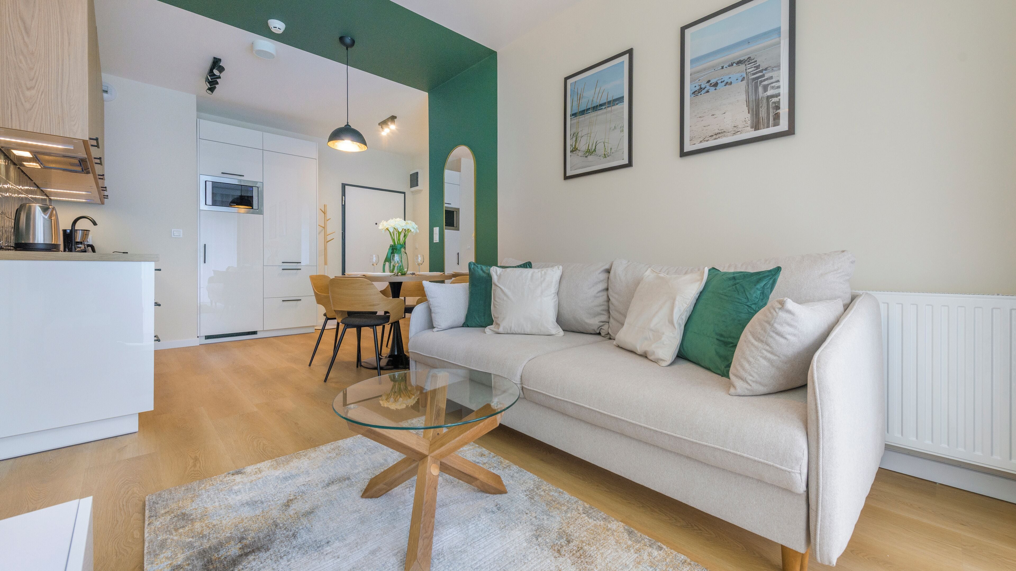 Apartment (406) | Living area | Flat-screen TV