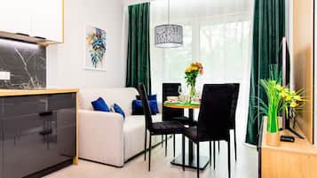 Apartment, Balcony (208A) | Living area | Flat-screen TV