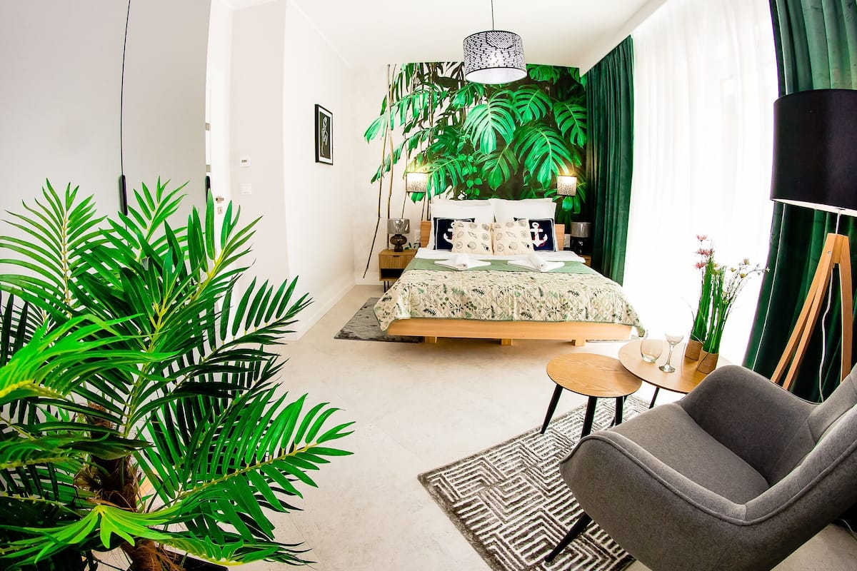 apartman, erkély (208B) | Vasaló/vasalódeszka, egyedi dekoráció, egyedi berendezés és ágynemű